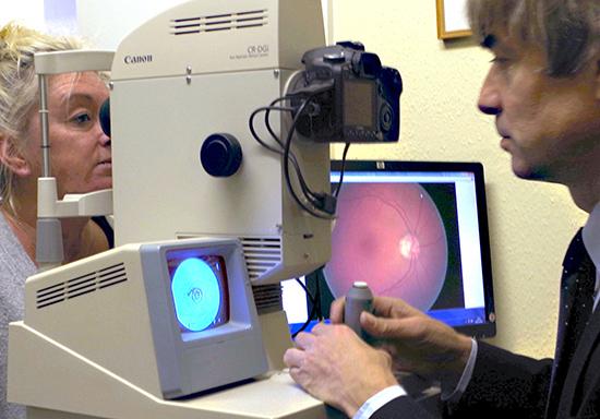 Digital funduscopy eye examination